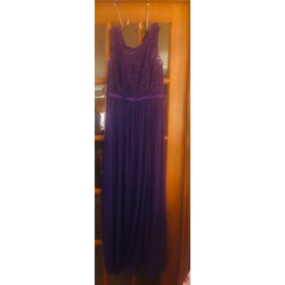 Scoop Neck, Lacey, Silk Gown - Picture 5 of 6